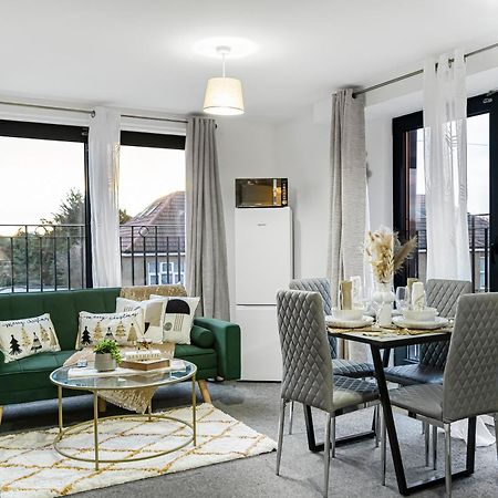 One And Two Bed Apartments Slough Near Heathrow Colnbrook ภายนอก รูปภาพ