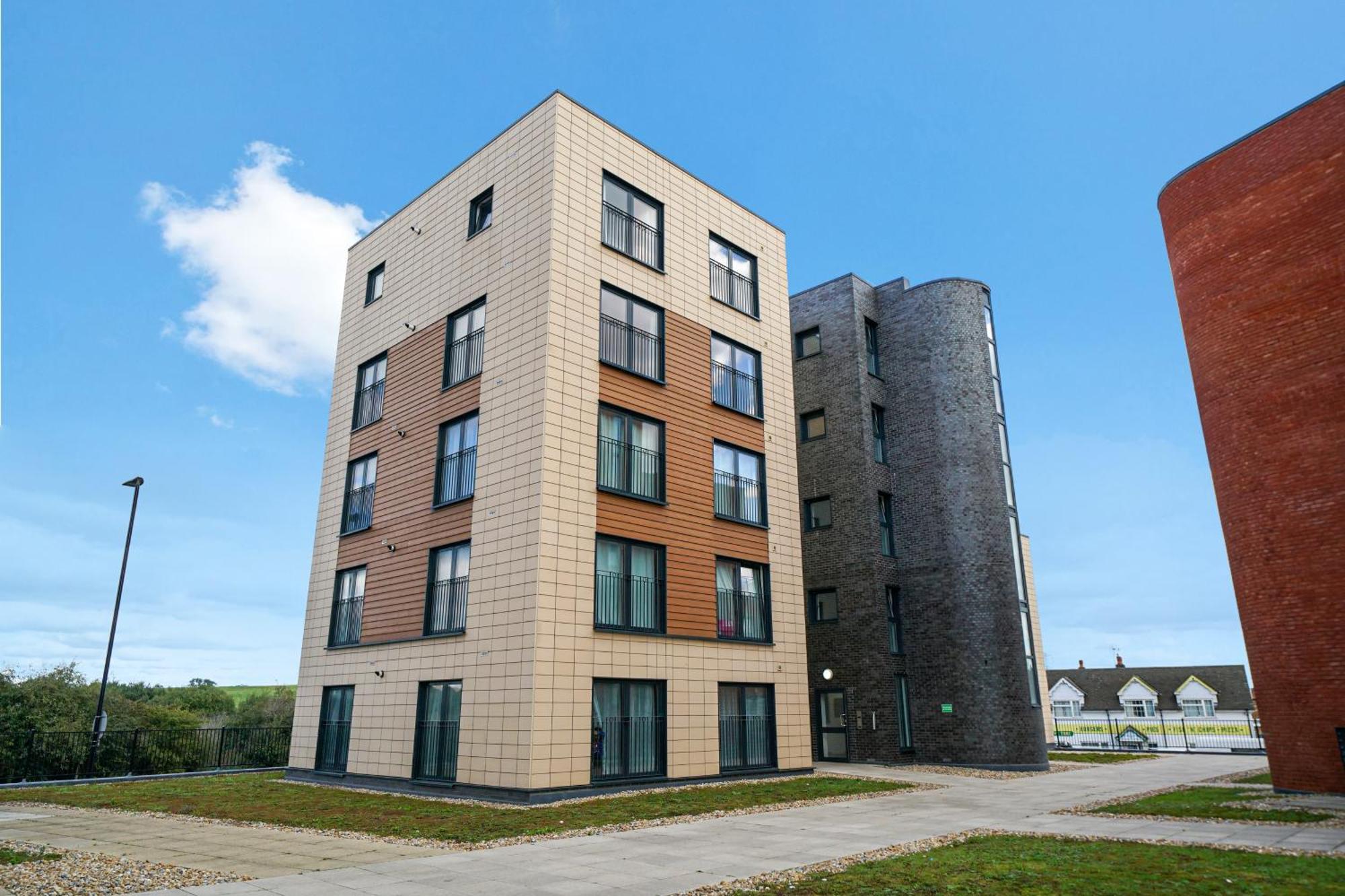 One And Two Bed Apartments Slough Near Heathrow Colnbrook ภายนอก รูปภาพ