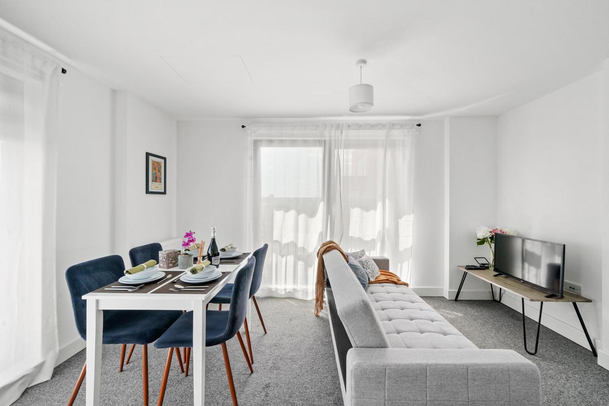 One And Two Bed Apartments Slough Near Heathrow Colnbrook ภายนอก รูปภาพ