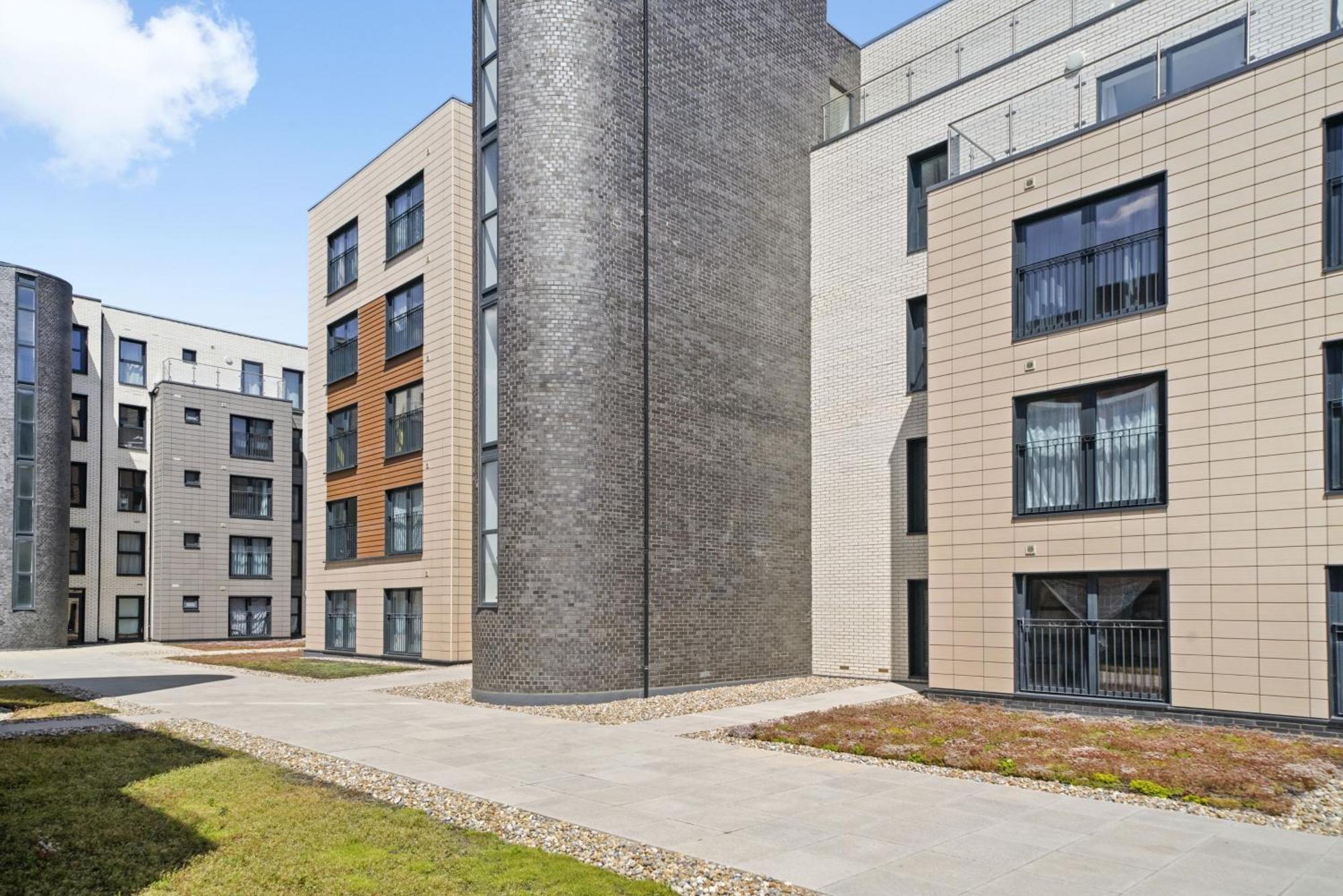 One And Two Bed Apartments Slough Near Heathrow Colnbrook ภายนอก รูปภาพ