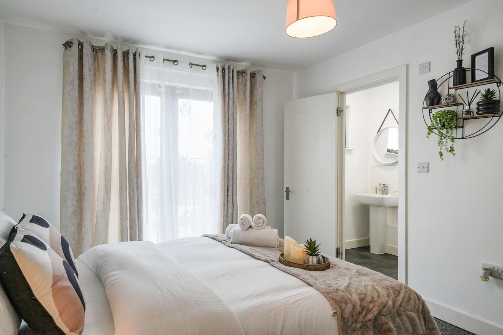 One And Two Bed Apartments Slough Near Heathrow Colnbrook ภายนอก รูปภาพ