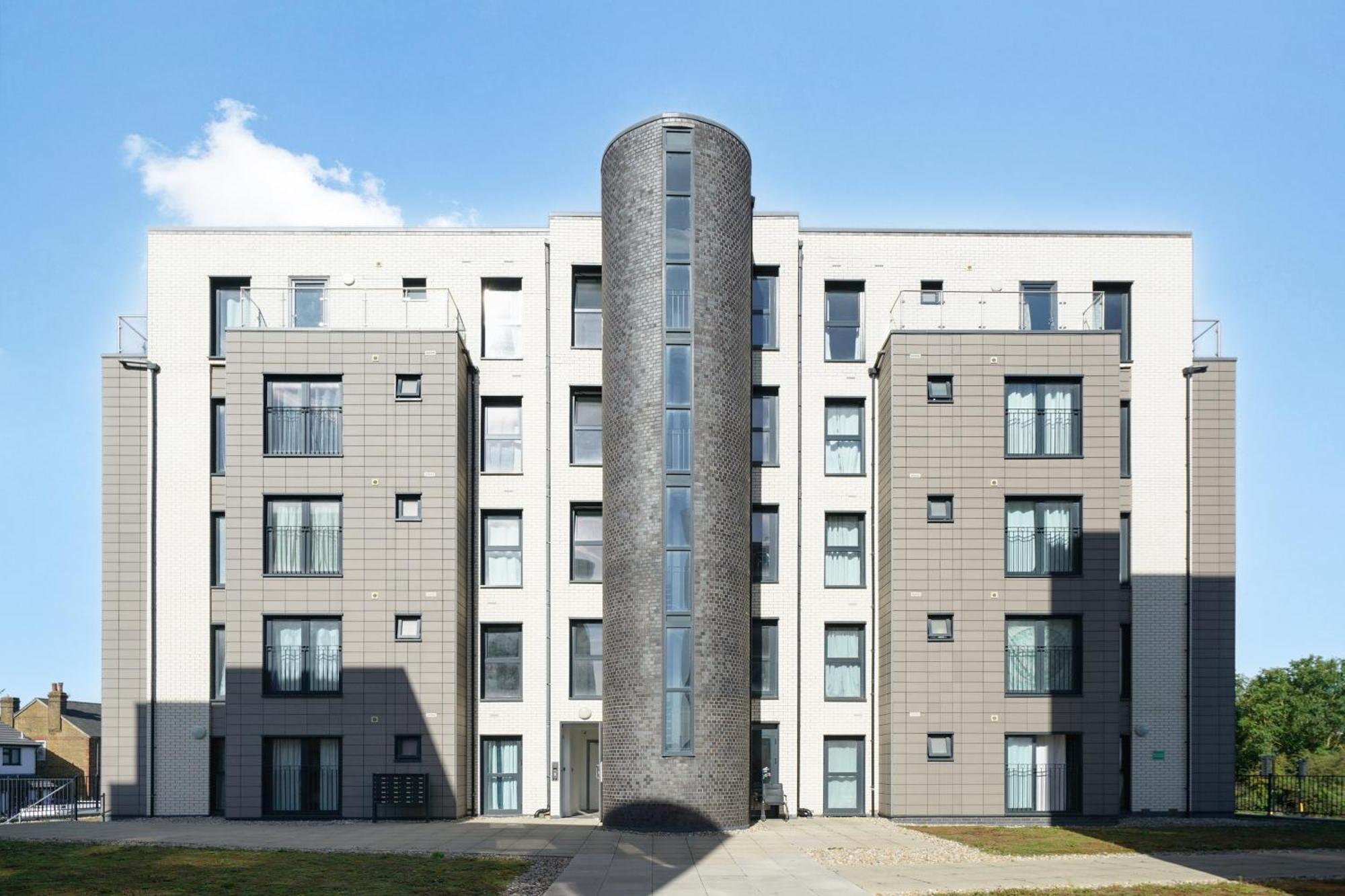 One And Two Bed Apartments Slough Near Heathrow Colnbrook ภายนอก รูปภาพ
