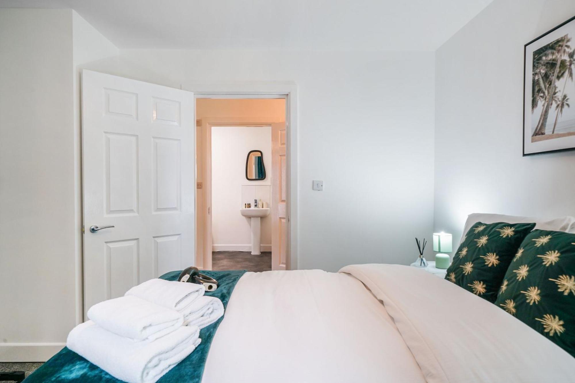 One And Two Bed Apartments Slough Near Heathrow Colnbrook ภายนอก รูปภาพ