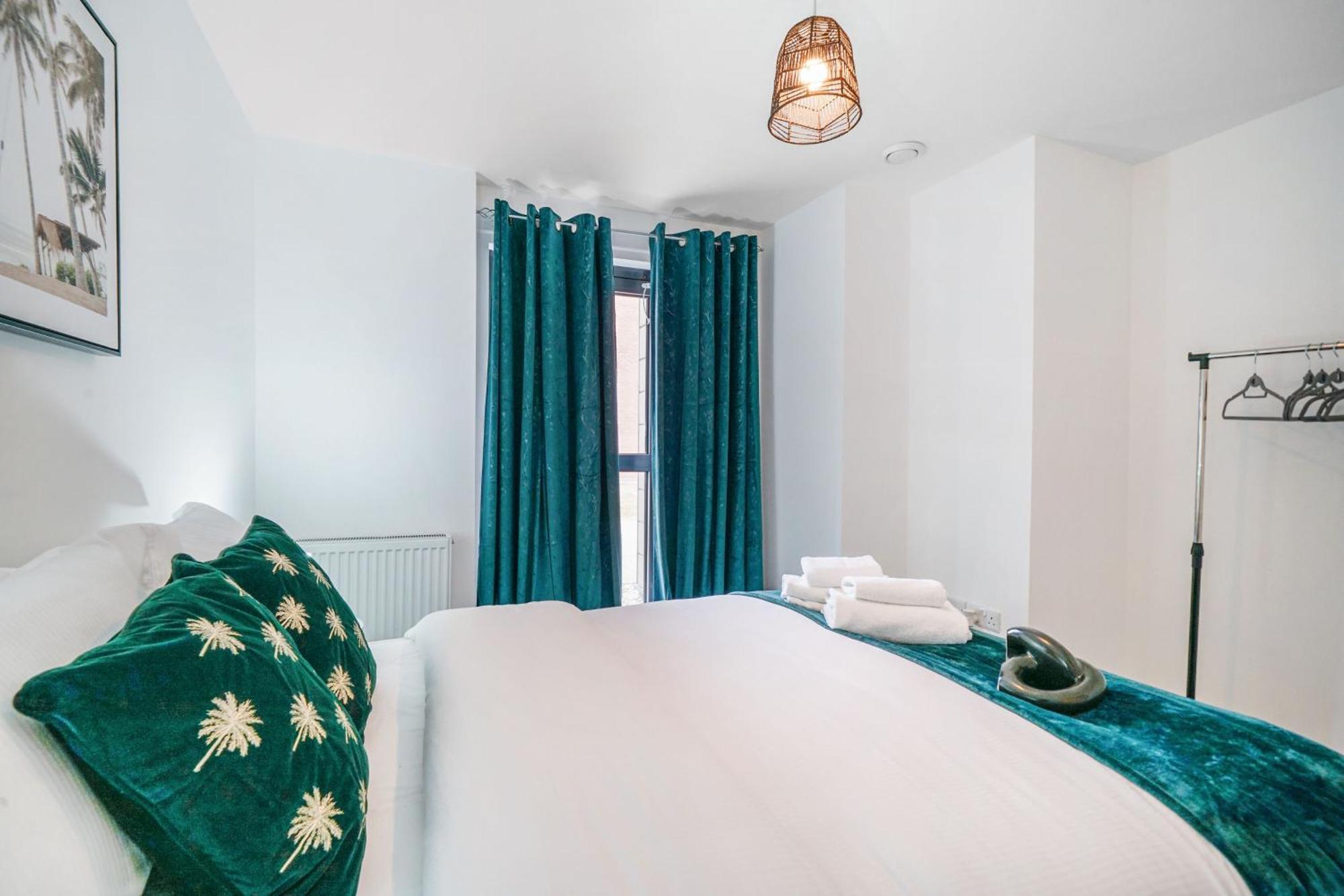 One And Two Bed Apartments Slough Near Heathrow Colnbrook ภายนอก รูปภาพ