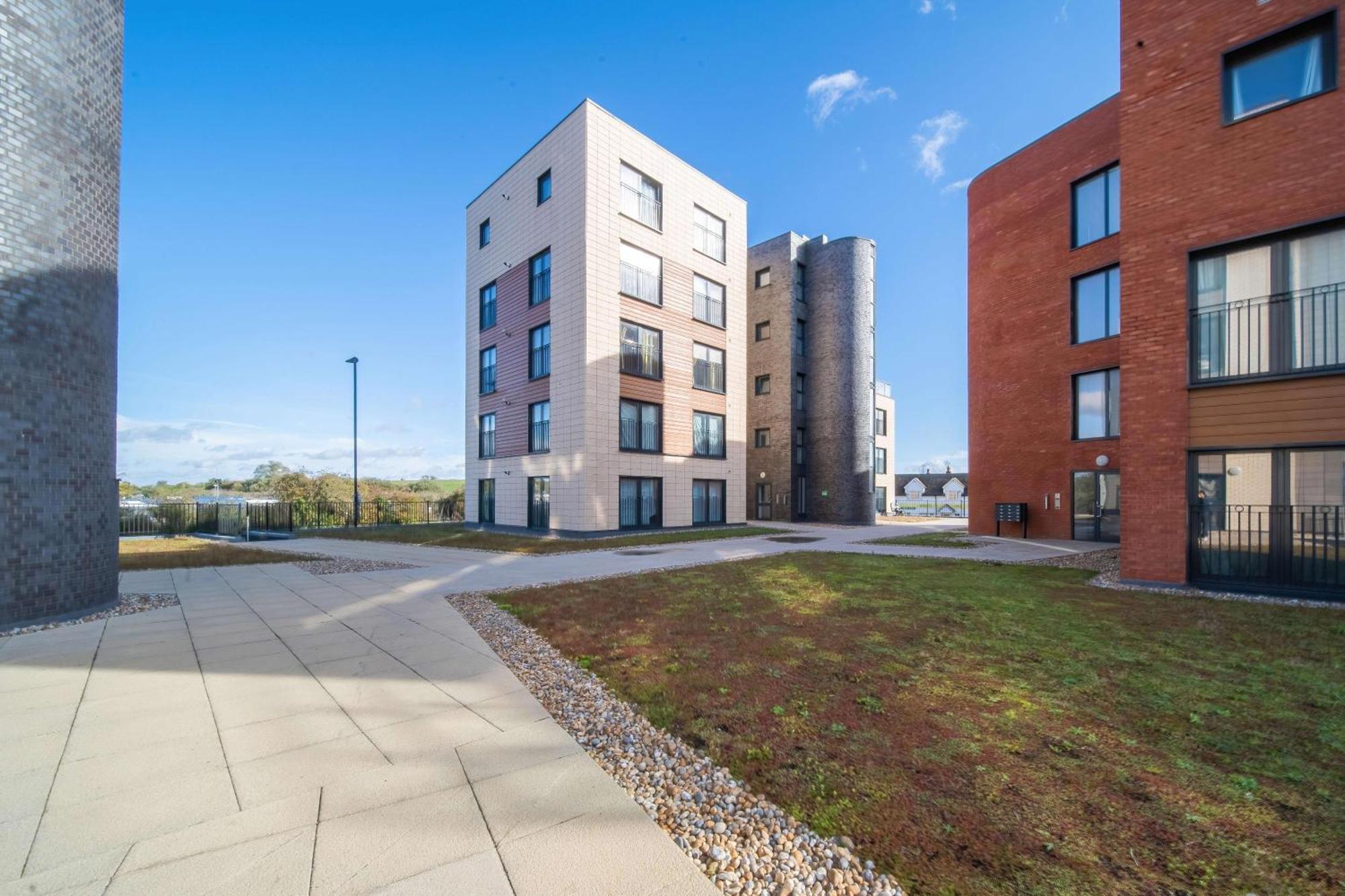One And Two Bed Apartments Slough Near Heathrow Colnbrook ภายนอก รูปภาพ