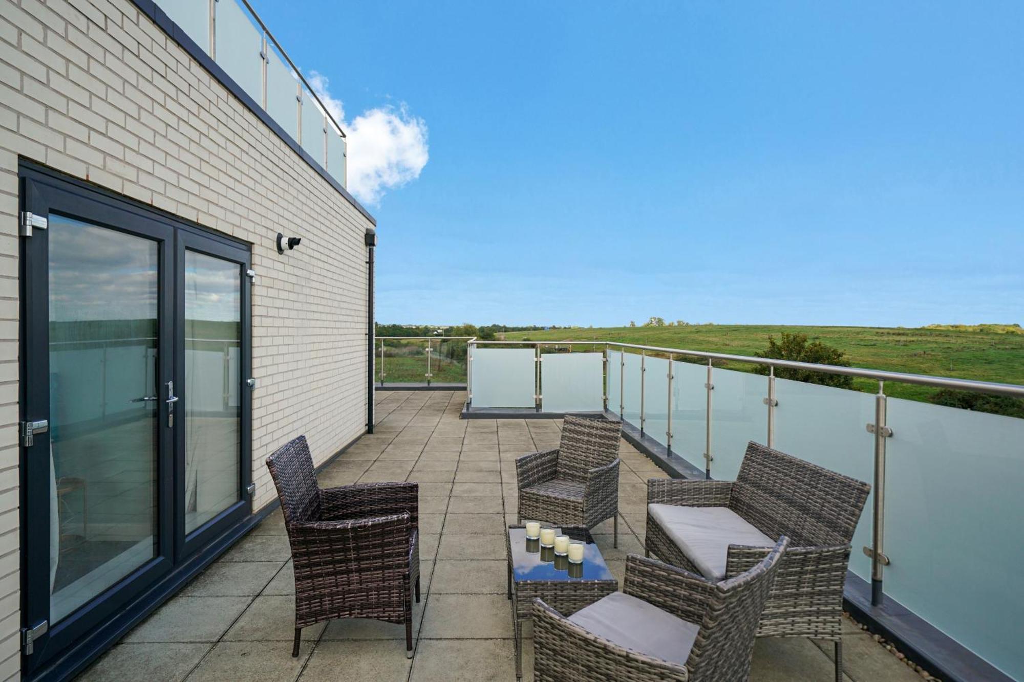 One And Two Bed Apartments Slough Near Heathrow Colnbrook ภายนอก รูปภาพ