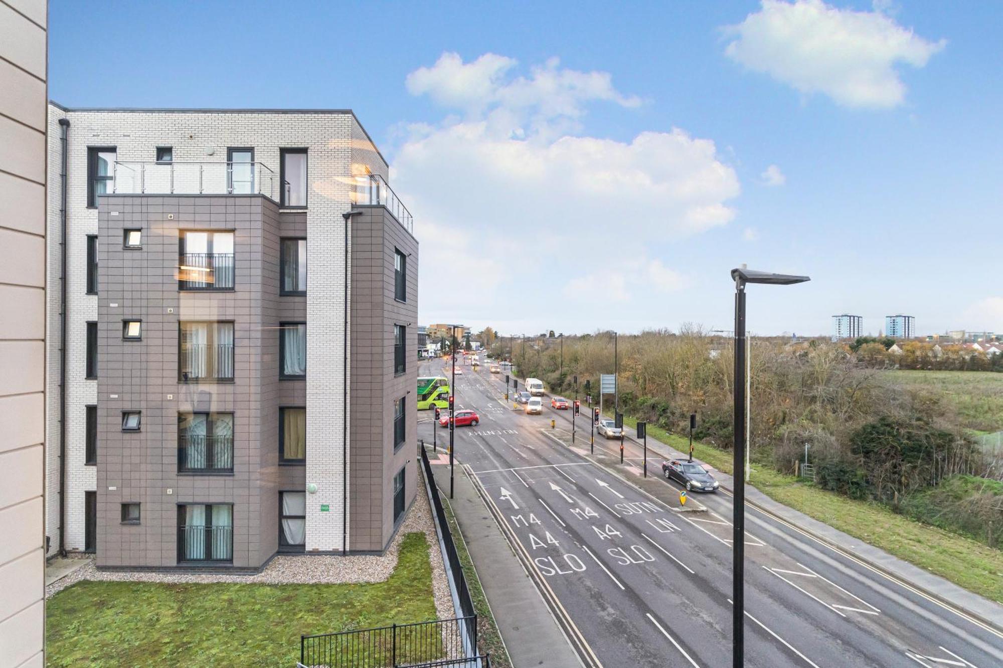 One And Two Bed Apartments Slough Near Heathrow Colnbrook ภายนอก รูปภาพ